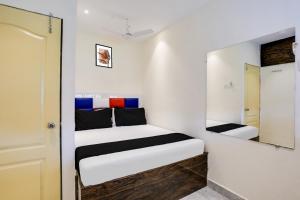 Postel nebo postele na pokoji v ubytování Hotel Orange Residency