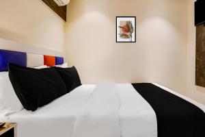 Postel nebo postele na pokoji v ubytování Hotel Orange Residency