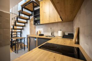 Η κουζίνα ή μικρή κουζίνα στο Apartmani RAZVIGORA - DivčiNova