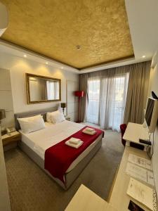 Postel nebo postele na pokoji v ubytování Hotel Atina + 37 fotografií
