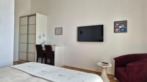 TV a/nebo společenská místnost v ubytování Rooms Tisa Old Town