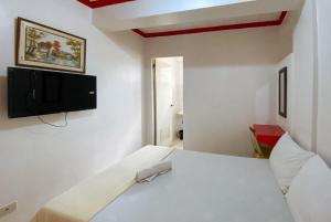 Postel nebo postele na pokoji v ubytování RedDoorz Hostel @ Tita Aidz Inn Baguio