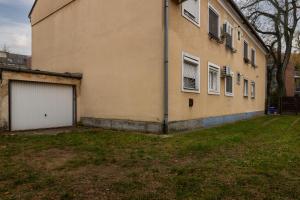 Budova, v ktorej sa apartmán nachádza