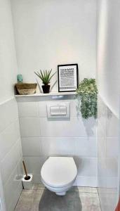 Koupelna v ubytování La loge de Gustave, studio avec wifi et une place de parking privatif + 4 fotografie