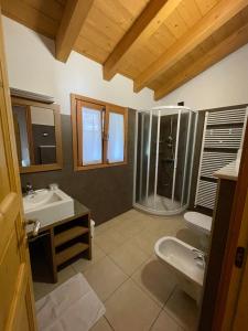 Koupelna v ubytování Orobie Holiday Apartments + 37 fotografií
