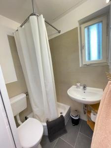 Ένα μπάνιο στο Central Appartment with mountain view