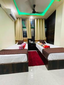 Swagatam Hotel Makhan Bhog 객실 침대