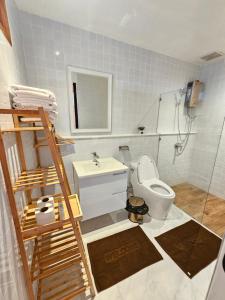 Kúpeľňa v ubytovaní เมาเท่นวิวรีสอร์ท สะเมิง
