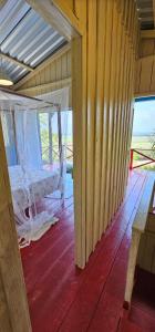 Ένα ή περισσότερα κρεβάτια σε δωμάτιο στο Premium Amazon Jungle Lodge