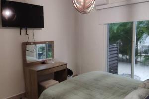 TV a/nebo společenská místnost v ubytování CHAME VIBES Apartamento PB en Playa Caracol Chame