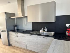 Kuchyň nebo kuchyňský kout v ubytování Maison proche Châtelaillon-plage