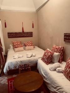 Postel nebo postele na pokoji v ubytování RIAD DES DEUX MERS