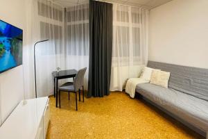 Posezení v ubytování Cozy Studio Apartment