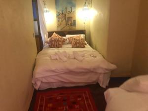 Postel nebo postele na pokoji v ubytování RIAD DES DEUX MERS