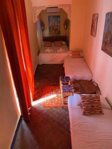 Postel nebo postele na pokoji v ubytování RIAD DES DEUX MERS