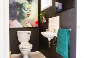 Ένα μπάνιο στο Starboard House - Characterful house above Glencairn beach - sleeps 6 +42 φωτογραφίες