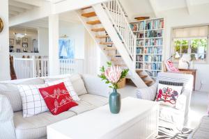 Χώρος καθιστικού στο Starboard House - Characterful house above Glencairn beach - sleeps 6