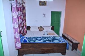 Postel nebo postele na pokoji v ubytování Luv Kush Homestay ayodhya Free morning tea + 11 fotografií