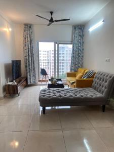 Χώρος καθιστικού στο Stylish 1 BHK near airport Manyata Tech Park +2 φωτογραφίες