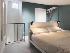 a bedroom with a large bed with a black wall at Appartamento Hokusai in Brescia
