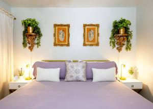 Postel nebo postele na pokoji v ubytování Villa Golden - King Bed & Swimming Pool!