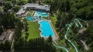 an overhead view of a pool at a resort at Furumatte in Visperterminen