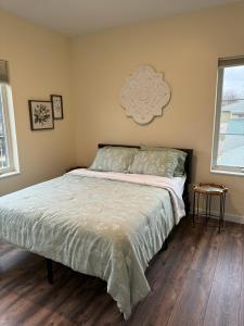 Postel nebo postele na pokoji v ubytování N Walnut Street