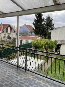 a balcony with a view of a house at Maison calme proche Paris in Le Plessis-Robinson