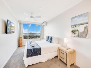 Postel nebo postele na pokoji v ubytování Chateau Royale Beach Resort Maroochydore Sunshine Coast