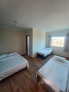 Postel nebo postele na pokoji v ubytování Pousada Estrela Mares Suíte 308