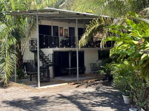 Gallery image of Casa Escondida- Alojamiento en Quepos in Quepos +10 photos