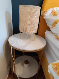 Posteľ alebo postele v izbe v ubytovaní Coco Chanel Cosy 45 m2 city centre fast wifi + 7 fotografií