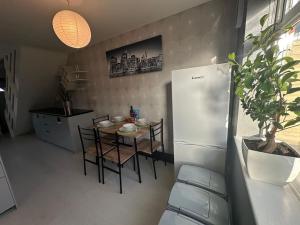 Η κουζίνα ή μικρή κουζίνα στο Indulgent Cozy 2 BR Home