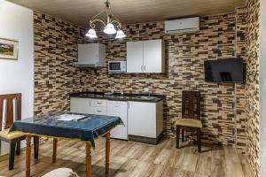 Una cocina o zona de cocina en APARTAMENTO EN OLVERA CON GARAJE