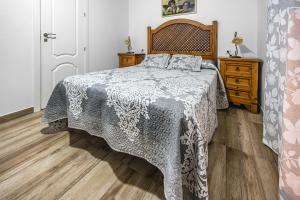 Cama o camas de una habitación en APARTAMENTO EN OLVERA CON GARAJE
