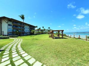 a park next to the beach with a playground at Refeições inclusa - Polinesia Resort - Porto de Galinhas - Apartamentos com somente 1 opção de Térreo com Piscina Privativa - Acesso ao Hotel Samoa in Porto De Galinhas