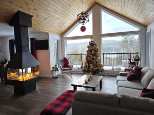 Khu vực ghế ngồi tại Chalet Isatis - SPA - Access to the Lake