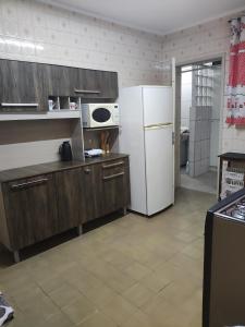 Η κουζίνα ή μικρή κουζίνα στο Casa aconchegante com 2 quartos perto do centro de São Bernardo e do rodoanel