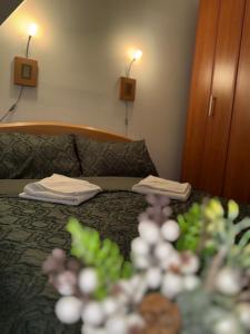 a hotel room with a bed with towels and flowers at Apartmani Čardaci Kopaonik in Kopaonik