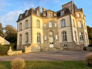 an old stone building with a turret at jolie maison au château in Audierne