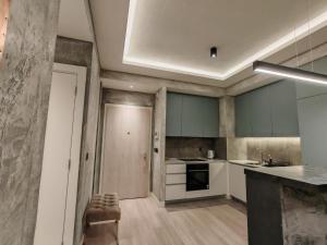 Nhà bếp/bếp nhỏ tại Belgrade Waterfront BW Libera Luxury Apartment with Balcony and Garage