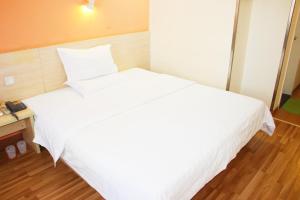 Letto o letti in una camera di 7Days Inn Wuchang Railway Subway Station