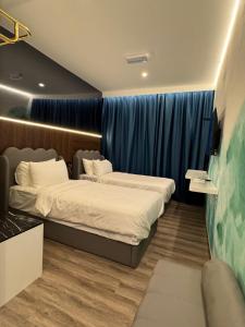 THE SWAN hotel客房内的一张或多张床位