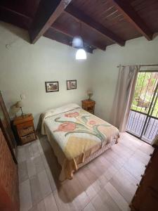 a bedroom with a bed in a room with a window at Rocío de Luz in San Clemente del Tuyú