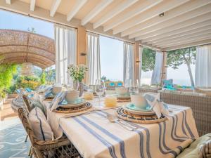 Χώρος καθιστικού στο Villa in Llucalcari with Sea & Mountain Views