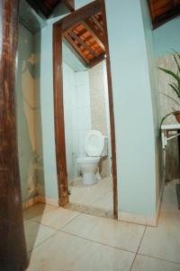 Koupelna v ubytování Casa da Mangueira casa completa no centro histórico de Goiás + 28 fotografií