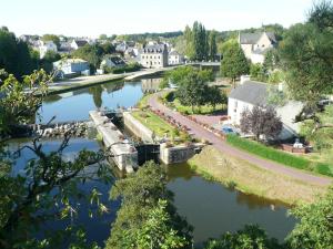 Fotografie z fotogalerie ubytování Villa de charme, 15 personnes, vue canal v destinaci Rohan