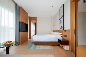 Postel nebo postele na pokoji v ubytování Fairfield by Marriott Zhuhai Xiangzhou