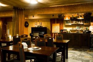 Reštaurácia alebo iné gastronomické zariadenie v ubytovaní Silesia