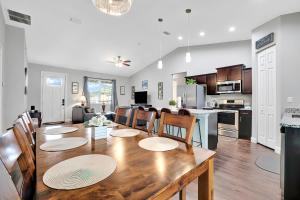 a dining room and kitchen with a table and chairs at Perfect Getaway Home! Close to Rainbow Springs! in Citrus Springs